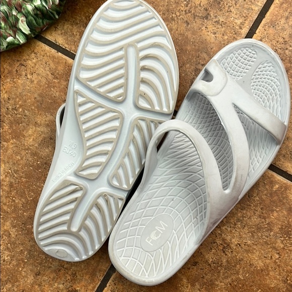Island Surf FCM Shoes Sandals Flip Flops Size 9 - Picture 3 of 4